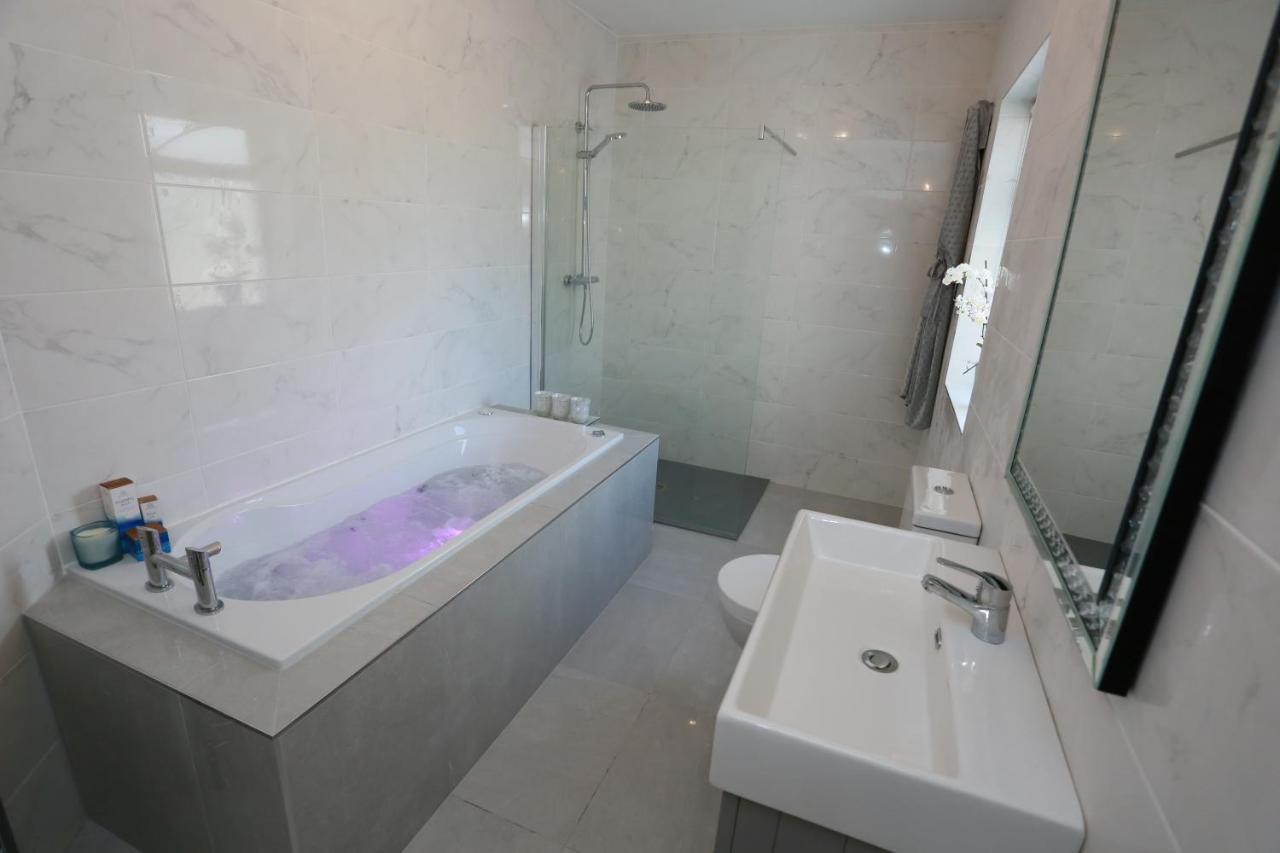 Luxury 6 Bedroom Spiddal Villa, Jacuzzi, Balcony Голвей Екстер'єр фото